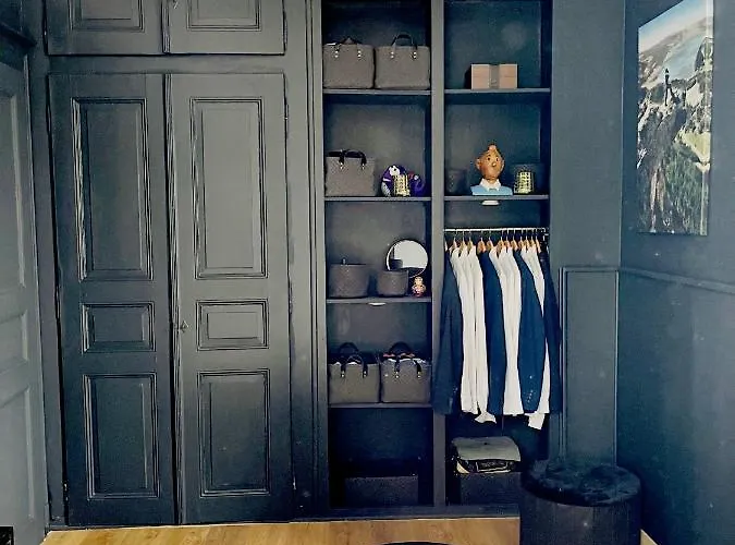 De Standing A Apartment *